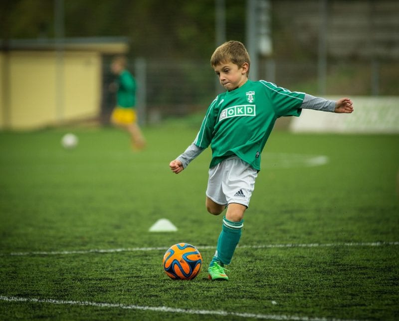 Sportplätze sollten mit Rasensprengern bewässert werden
